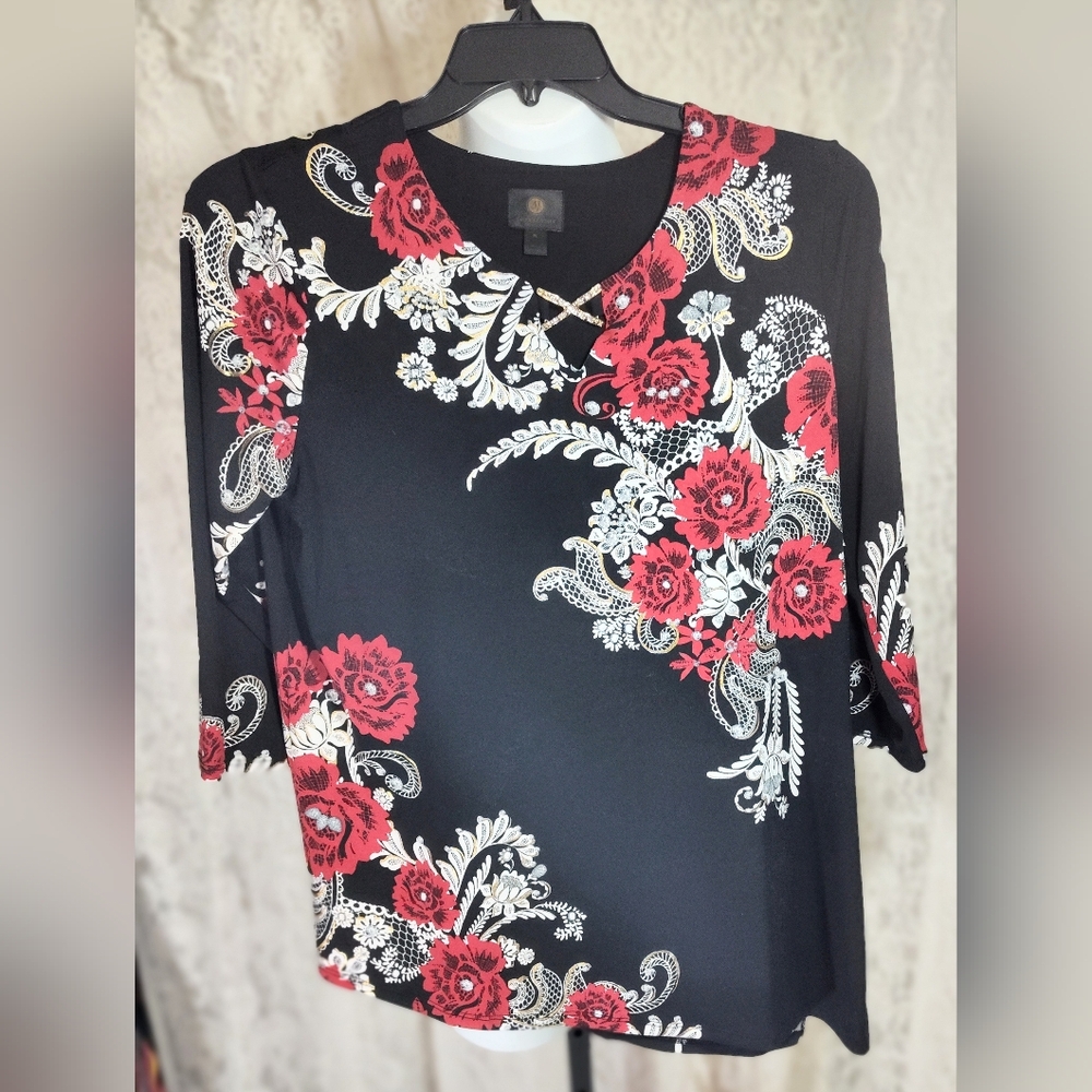 JM Collection Black and Red Floral Blouse Nwot